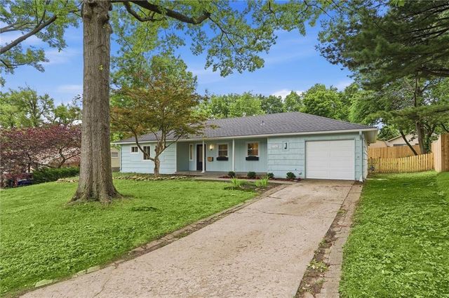 7740 Briar Drive, Prairie Village, KS 66208