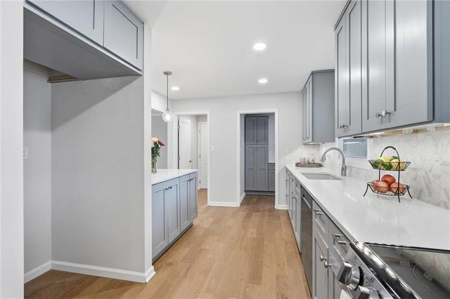 7740 Briar Drive, Prairie Village, KS 66208