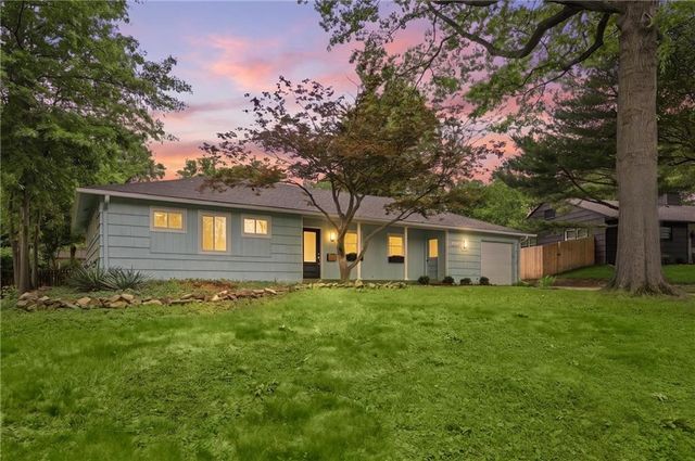 7740 Briar Drive, Prairie Village, KS 66208
