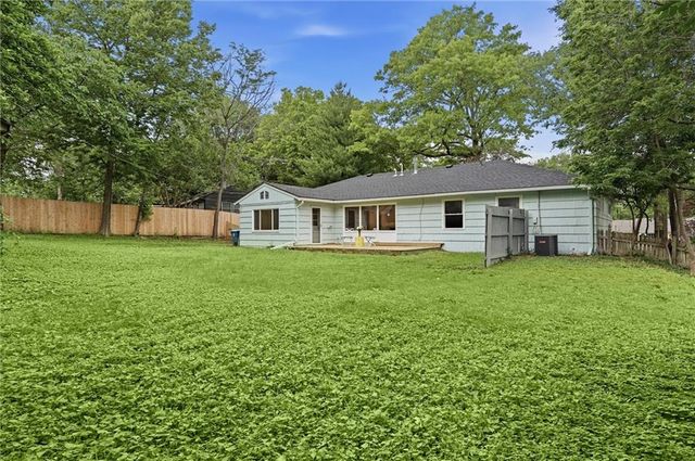 7740 Briar Drive, Prairie Village, KS 66208
