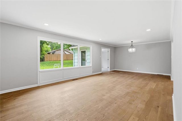 7740 Briar Drive, Prairie Village, KS 66208