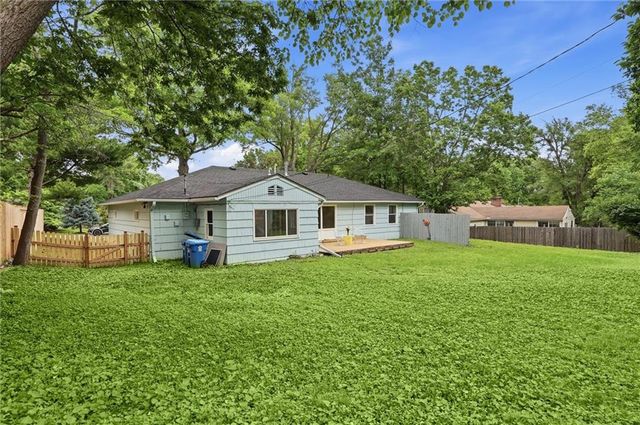 7740 Briar Drive, Prairie Village, KS 66208