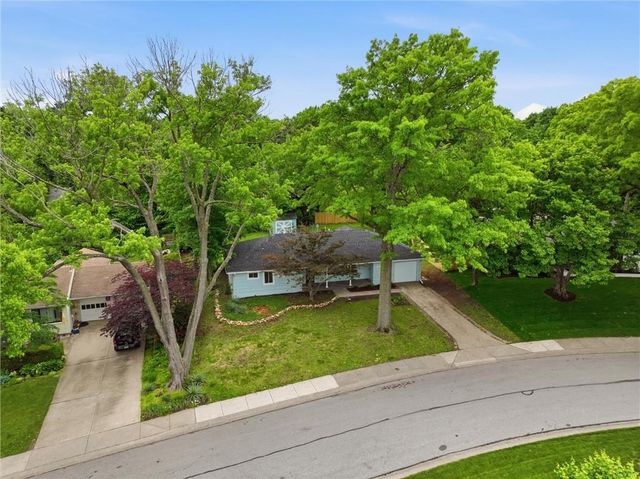 7740 Briar Drive, Prairie Village, KS 66208