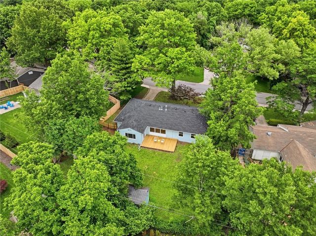 7740 Briar Drive, Prairie Village, KS 66208
