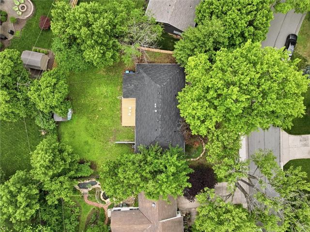 7740 Briar Drive, Prairie Village, KS 66208