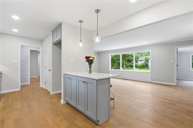 7740 Briar Drive, Prairie Village, KS 66208