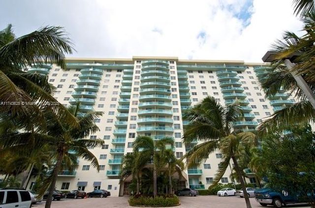 19390 Collins Ave PH-26, Sunny Isles Beach, FL 33160
