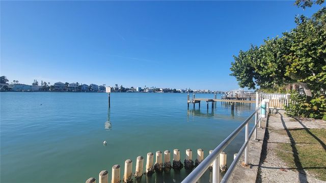 445 90TH AVENUE, St Petersburg, FL 33706