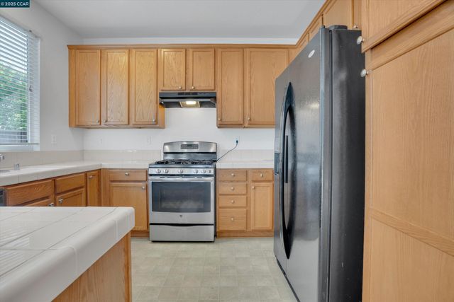 277 Kapalua Bay Cir, Pittsburg, CA 94565