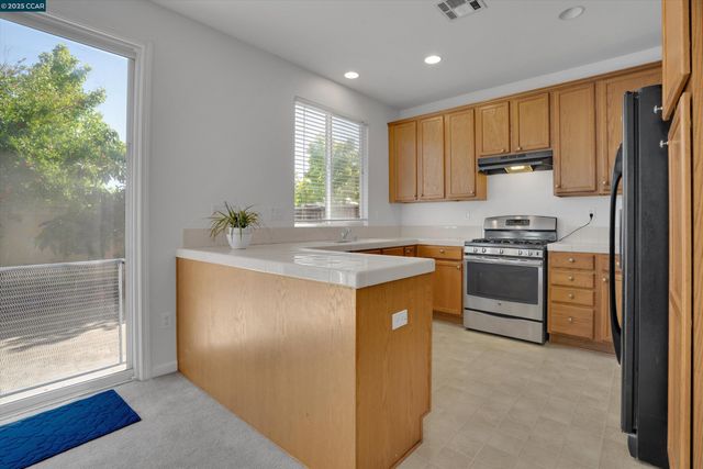 277 Kapalua Bay Cir, Pittsburg, CA 94565