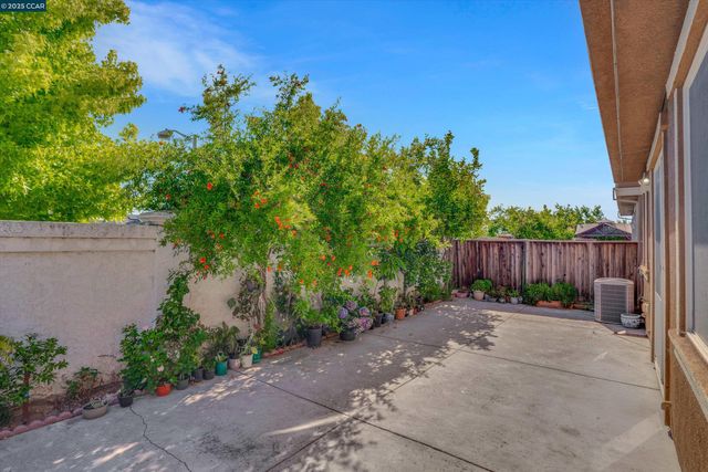 277 Kapalua Bay Cir, Pittsburg, CA 94565