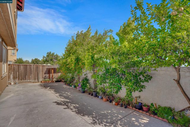 277 Kapalua Bay Cir, Pittsburg, CA 94565