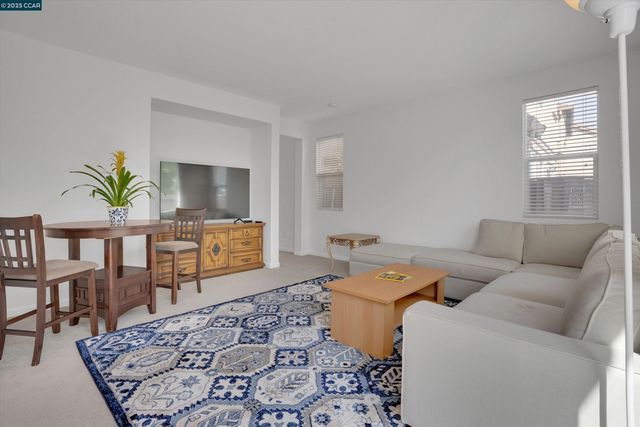 277 Kapalua Bay Cir, Pittsburg, CA 94565