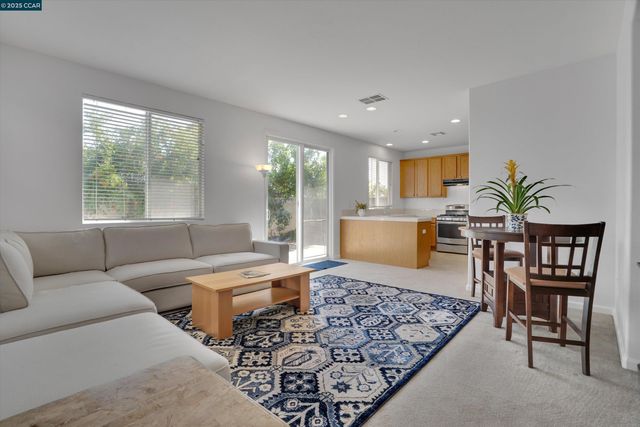 277 Kapalua Bay Cir, Pittsburg, CA 94565