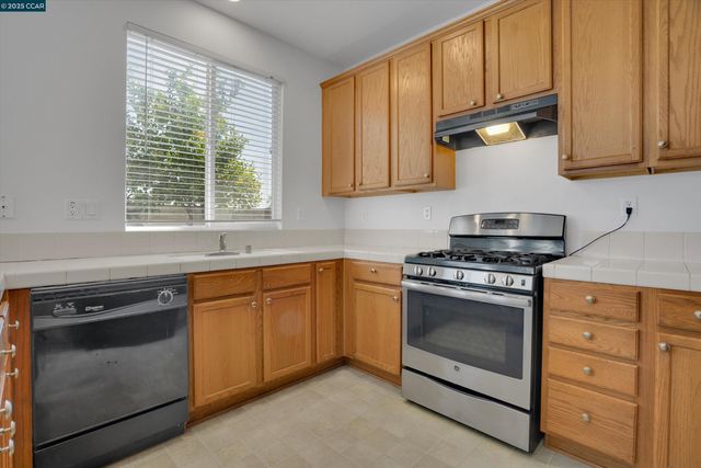 277 Kapalua Bay Cir, Pittsburg, CA 94565