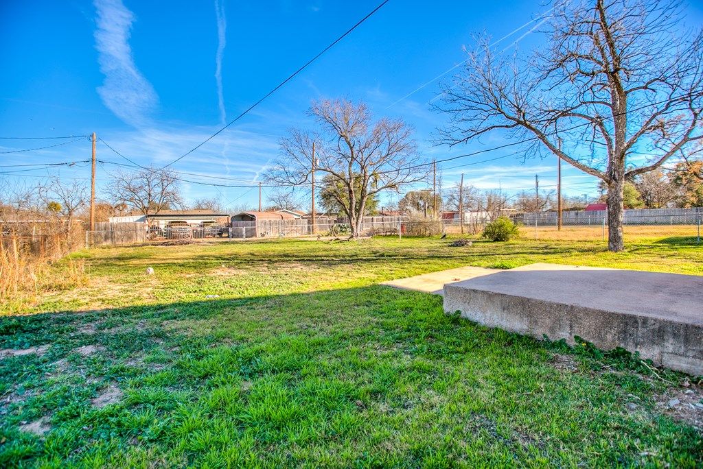 Image 22 of property listing at 1010 Ardmore St, San Angelo, TX 76905