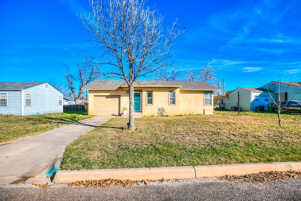 Image 3 of property listing at 1010 Ardmore St, San Angelo, TX 76905