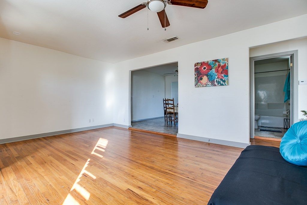 Image 7 of property listing at 1010 Ardmore St, San Angelo, TX 76905