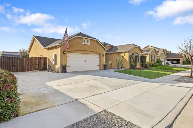 1059 Geneva Drive, Lemoore, CA 93245
