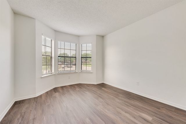 4911 Clover Haven Street, Dallas, TX 75227