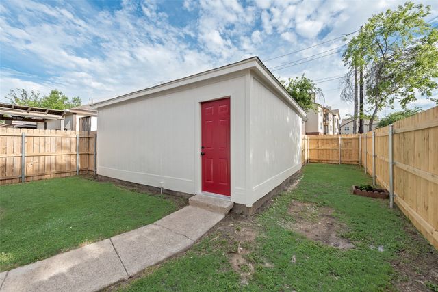 4911 Clover Haven Street, Dallas, TX 75227