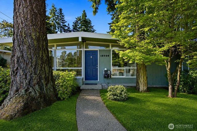 12039 SE 42nd St, Bellevue, WA 98006