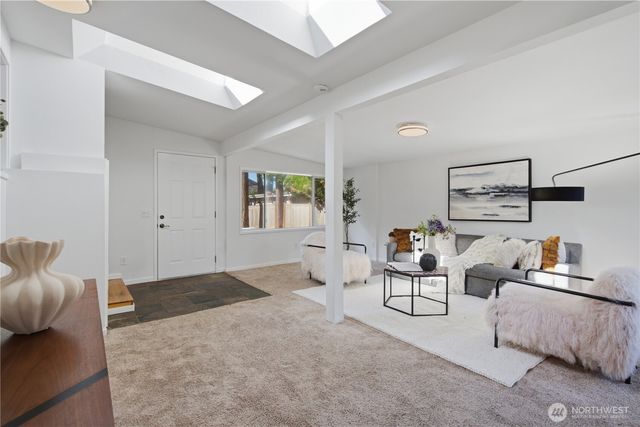 12039 SE 42nd St, Bellevue, WA 98006