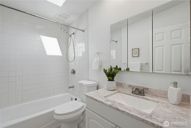 12039 SE 42nd St, Bellevue, WA 98006