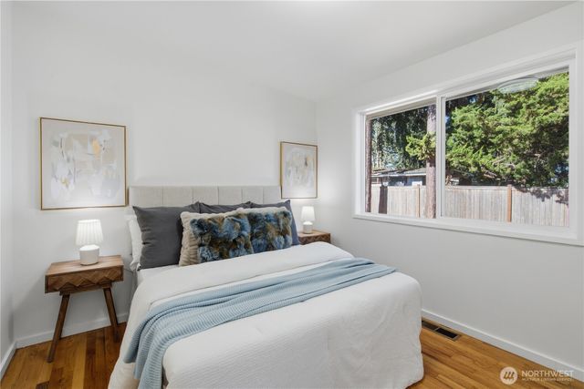 12039 SE 42nd St, Bellevue, WA 98006