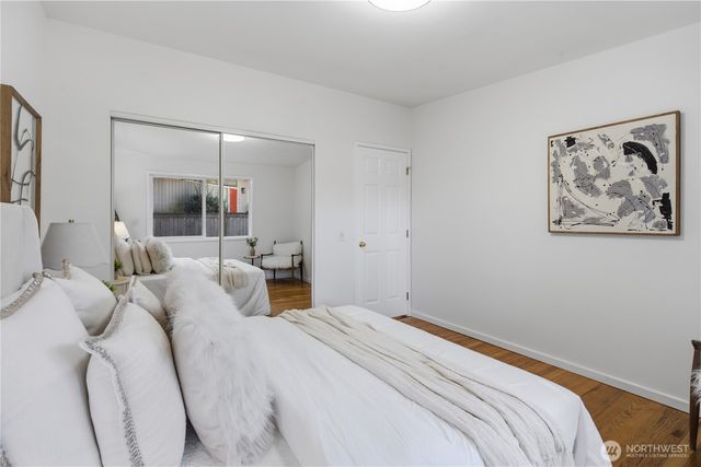 12039 SE 42nd St, Bellevue, WA 98006