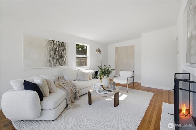 12039 SE 42nd St, Bellevue, WA 98006