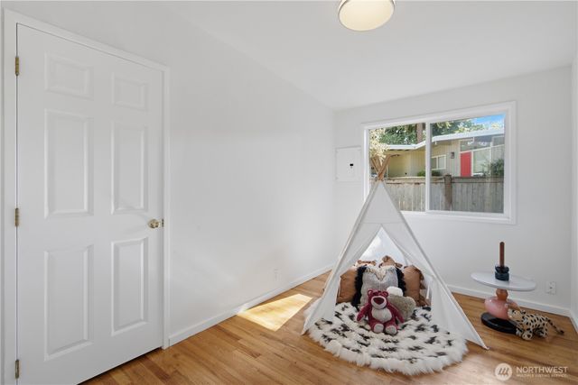 12039 SE 42nd St, Bellevue, WA 98006