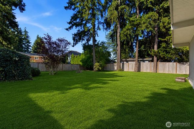 12039 SE 42nd St, Bellevue, WA 98006