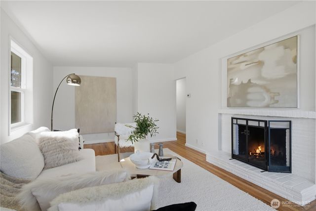 12039 SE 42nd St, Bellevue, WA 98006