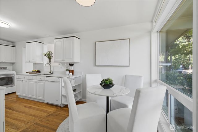 12039 SE 42nd St, Bellevue, WA 98006