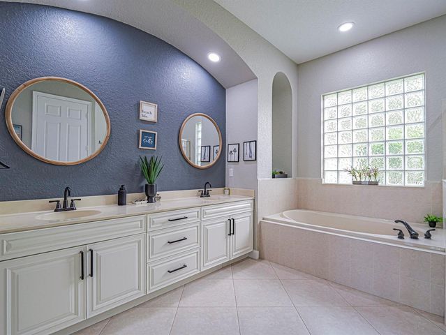 391 NW Sheffield Circle, Port St. Lucie, FL 34983