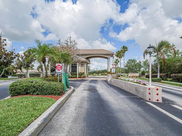391 NW Sheffield Circle, Port St. Lucie, FL 34983