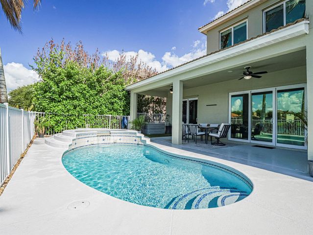 391 NW Sheffield Circle, Port St. Lucie, FL 34983