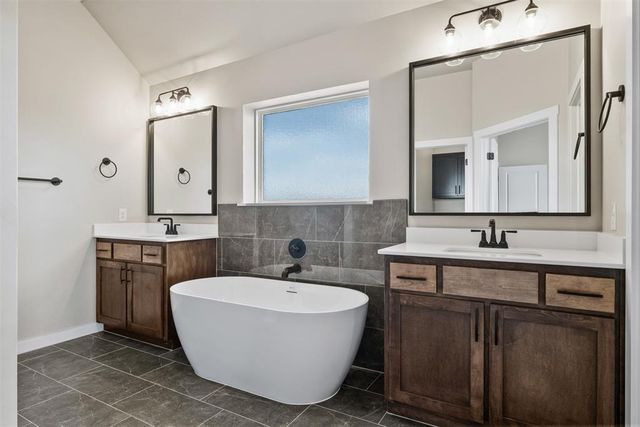 10532 NW 33rd Place, Yukon, OK 73099