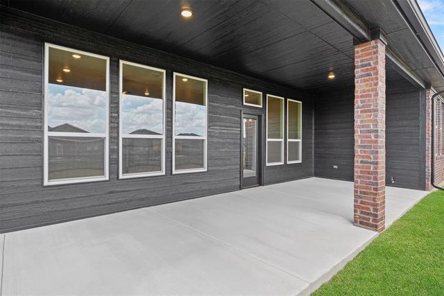 10532 NW 33rd Place, Yukon, OK 73099