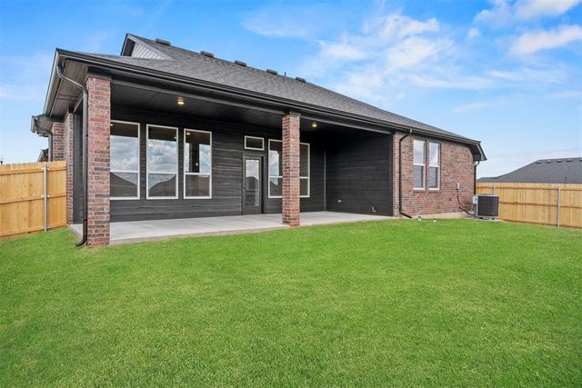 10532 NW 33rd Place, Yukon, OK 73099