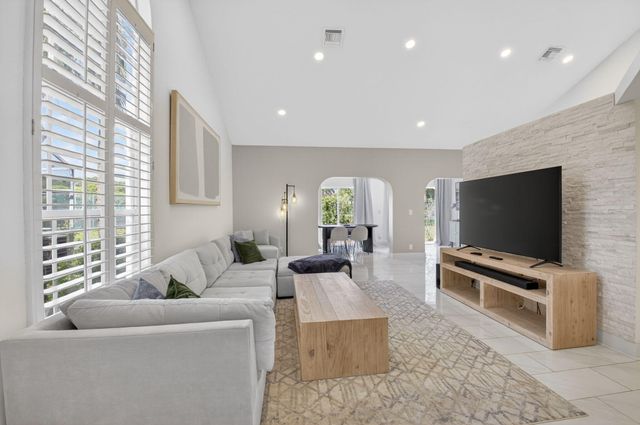 5111 Sabal Gardens Lane 4, Boca Raton, FL 33487