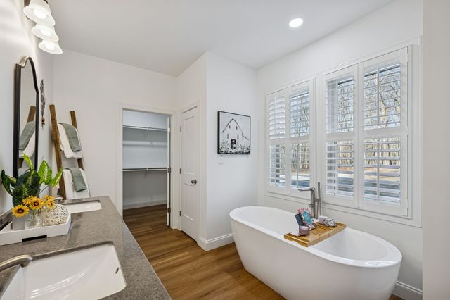 261 Lake Louisa Loop, Monteagle, TN 37356