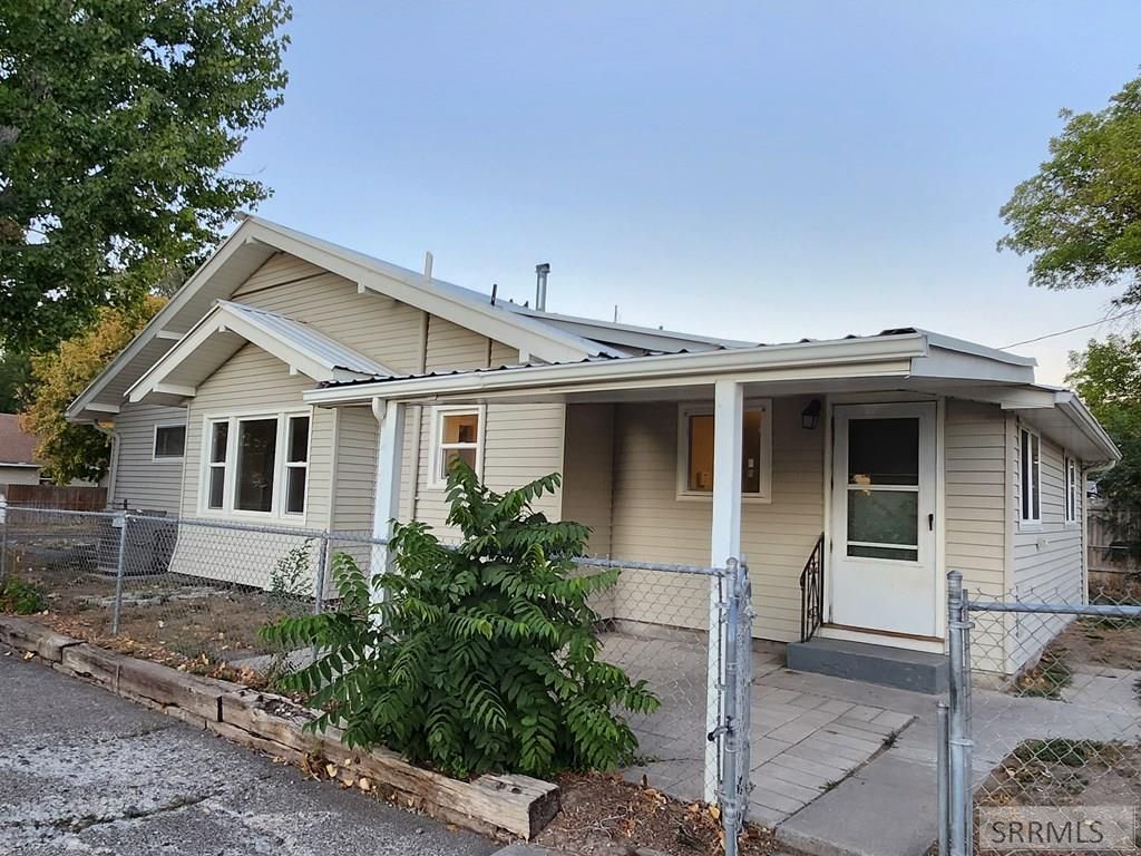 Image 2 of property listing at 1404 E 4th Avenue, Twin Falls, ID 83301