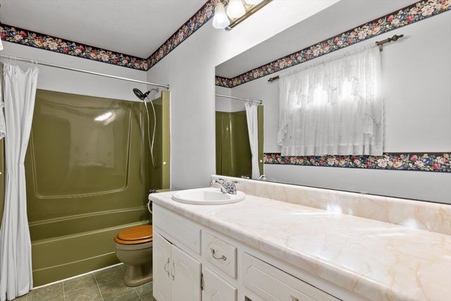 2104 Crown Court Lane, Chattanooga, TN 37421