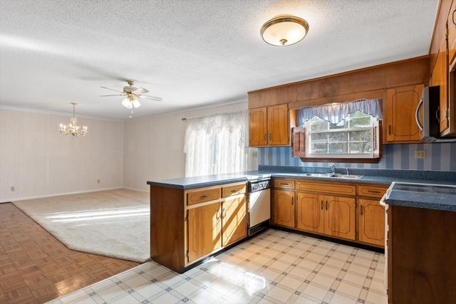 2104 Crown Court Lane, Chattanooga, TN 37421