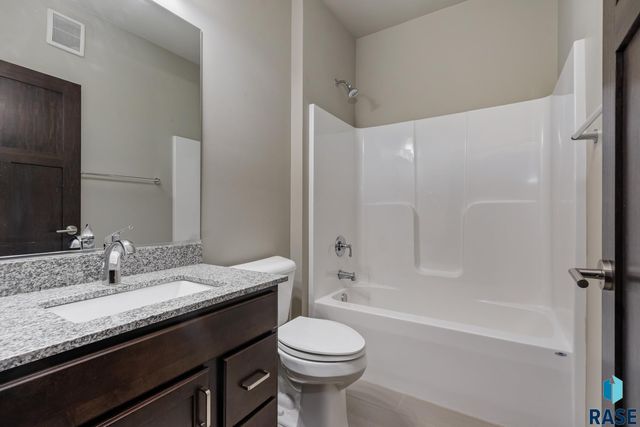 7701 S Townsley Ave Avenue 102, Sioux Falls, SD 57108