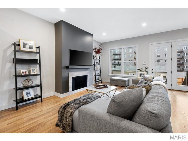 2211 Hickory, St Louis, MO 63104