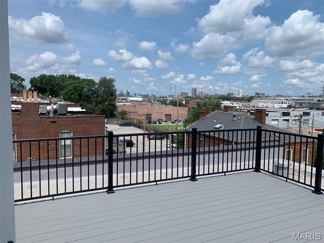 2211 Hickory, St Louis, MO 63104