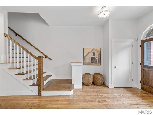 2211 Hickory, St Louis, MO 63104